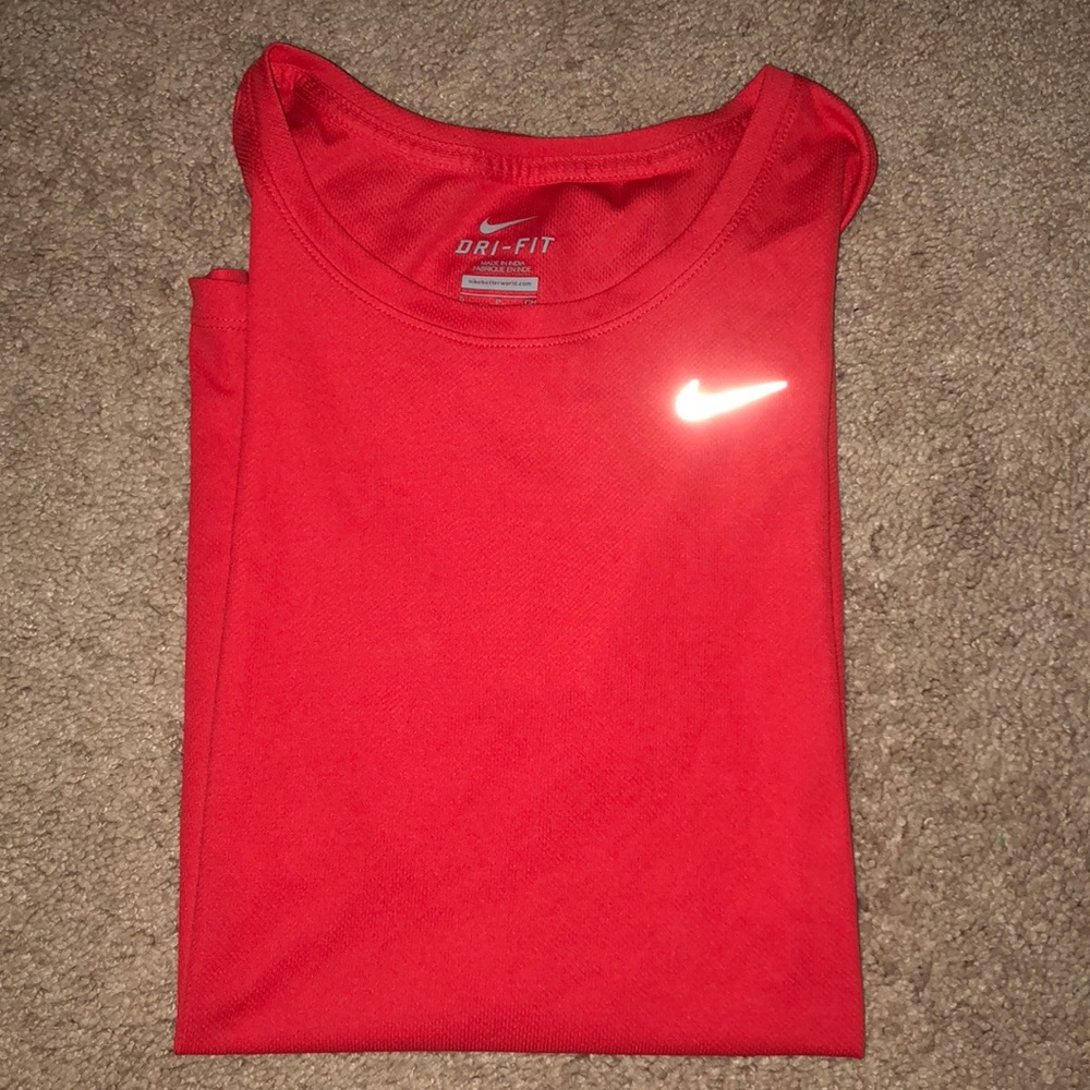 NIKE short sleeve shirt